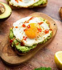 AVOCADO TOAST WITH EGG